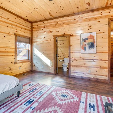 Smokey'S Paradise By Avantstay Sleeps 22 Pool 세비어빌 외부 사진