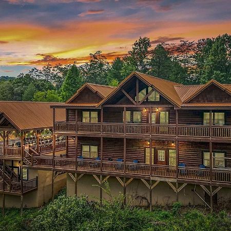 Smokey'S Paradise By Avantstay Sleeps 22 Pool 세비어빌 외부 사진