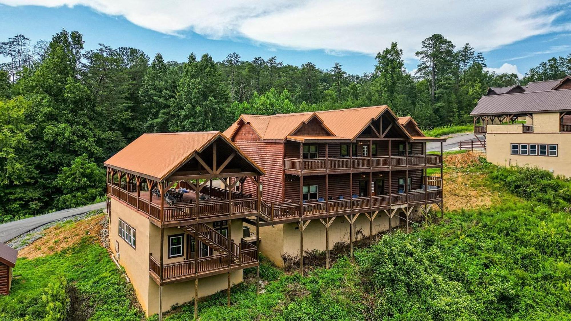 Smokey'S Paradise By Avantstay Sleeps 22 Pool 세비어빌 외부 사진