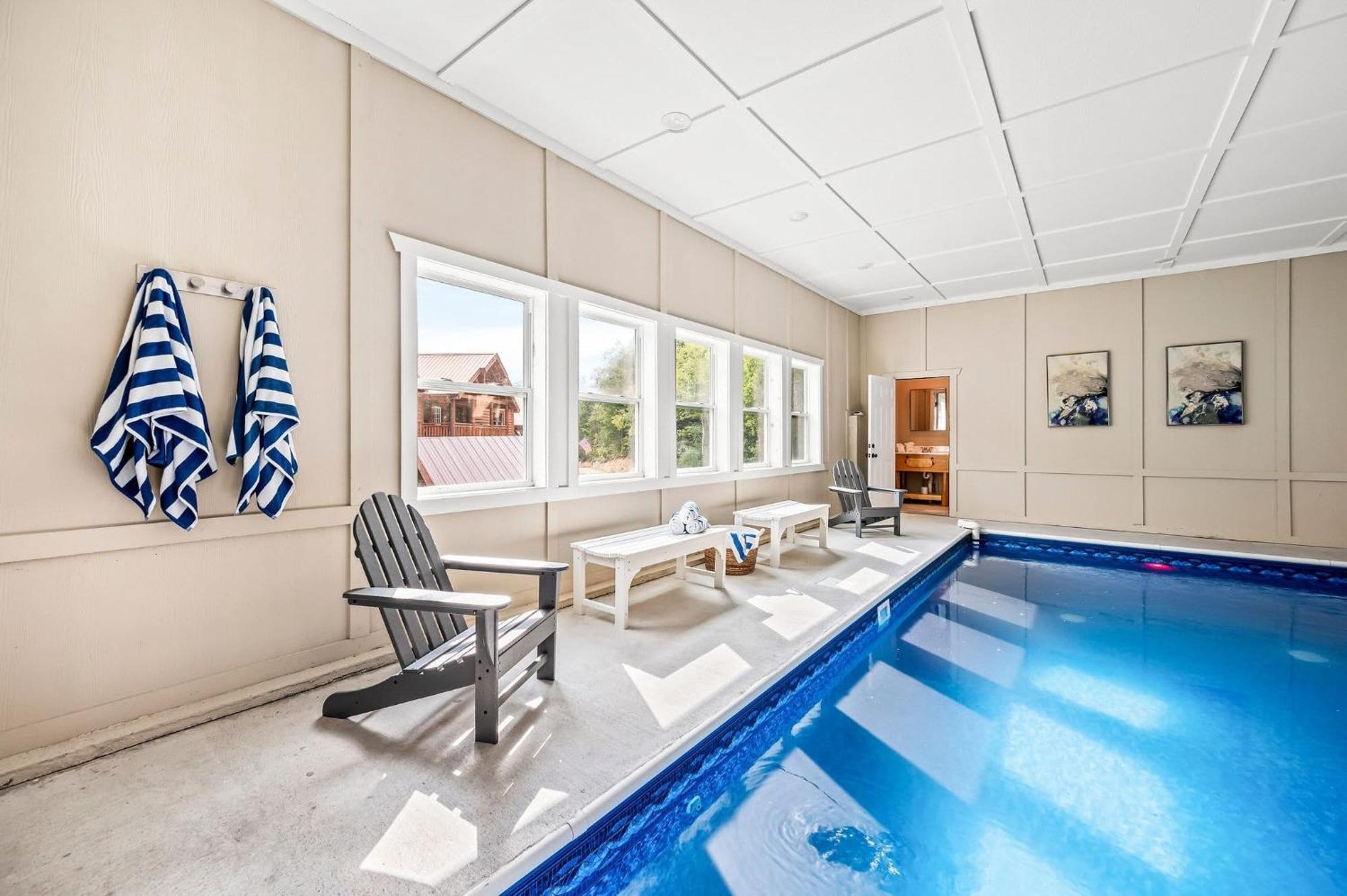 Smokey'S Paradise By Avantstay Sleeps 22 Pool 세비어빌 외부 사진