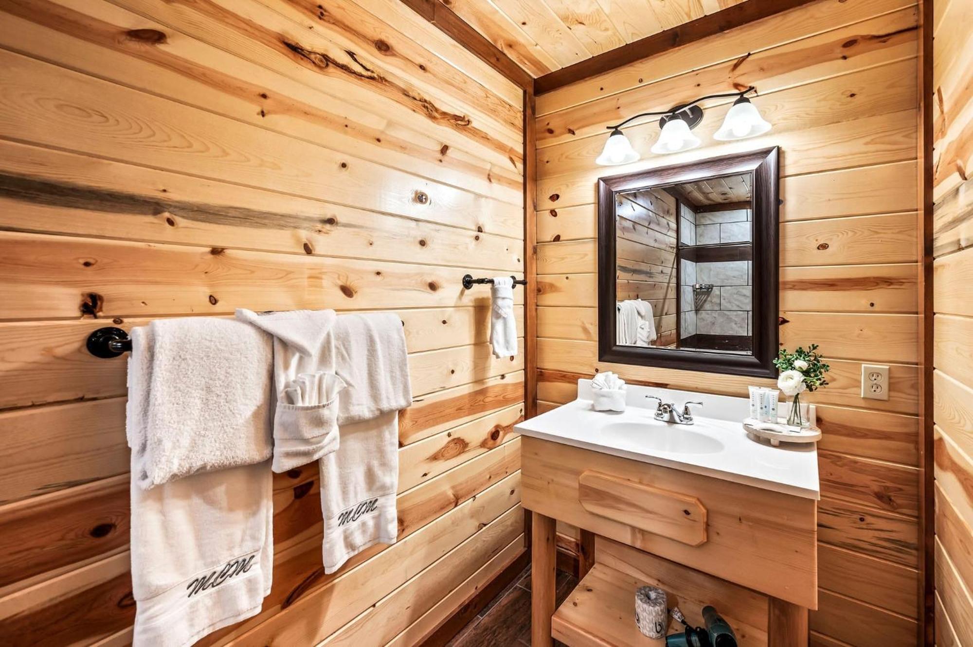 Smokey'S Paradise By Avantstay Sleeps 22 Pool 세비어빌 외부 사진