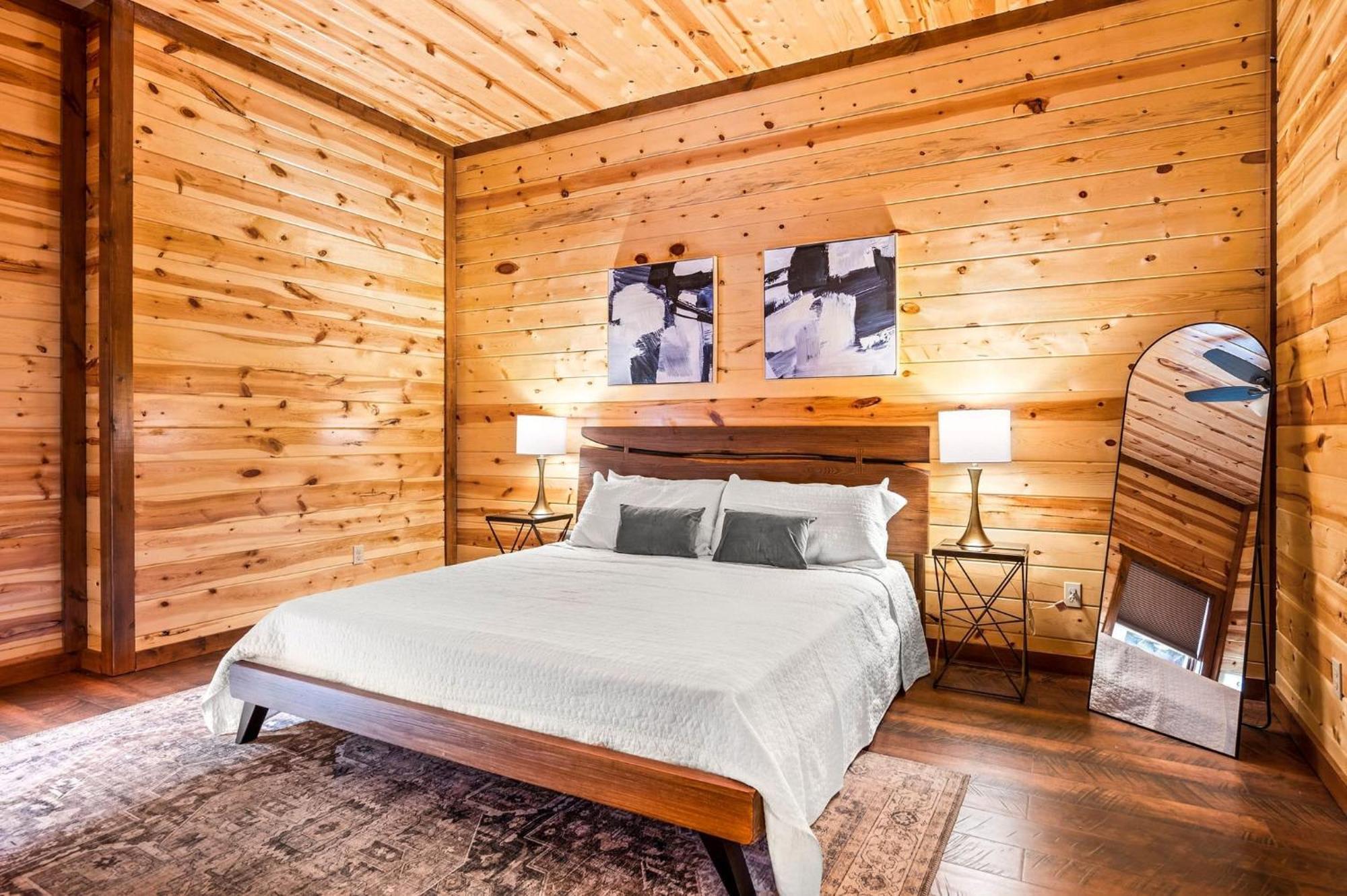 Smokey'S Paradise By Avantstay Sleeps 22 Pool 세비어빌 외부 사진