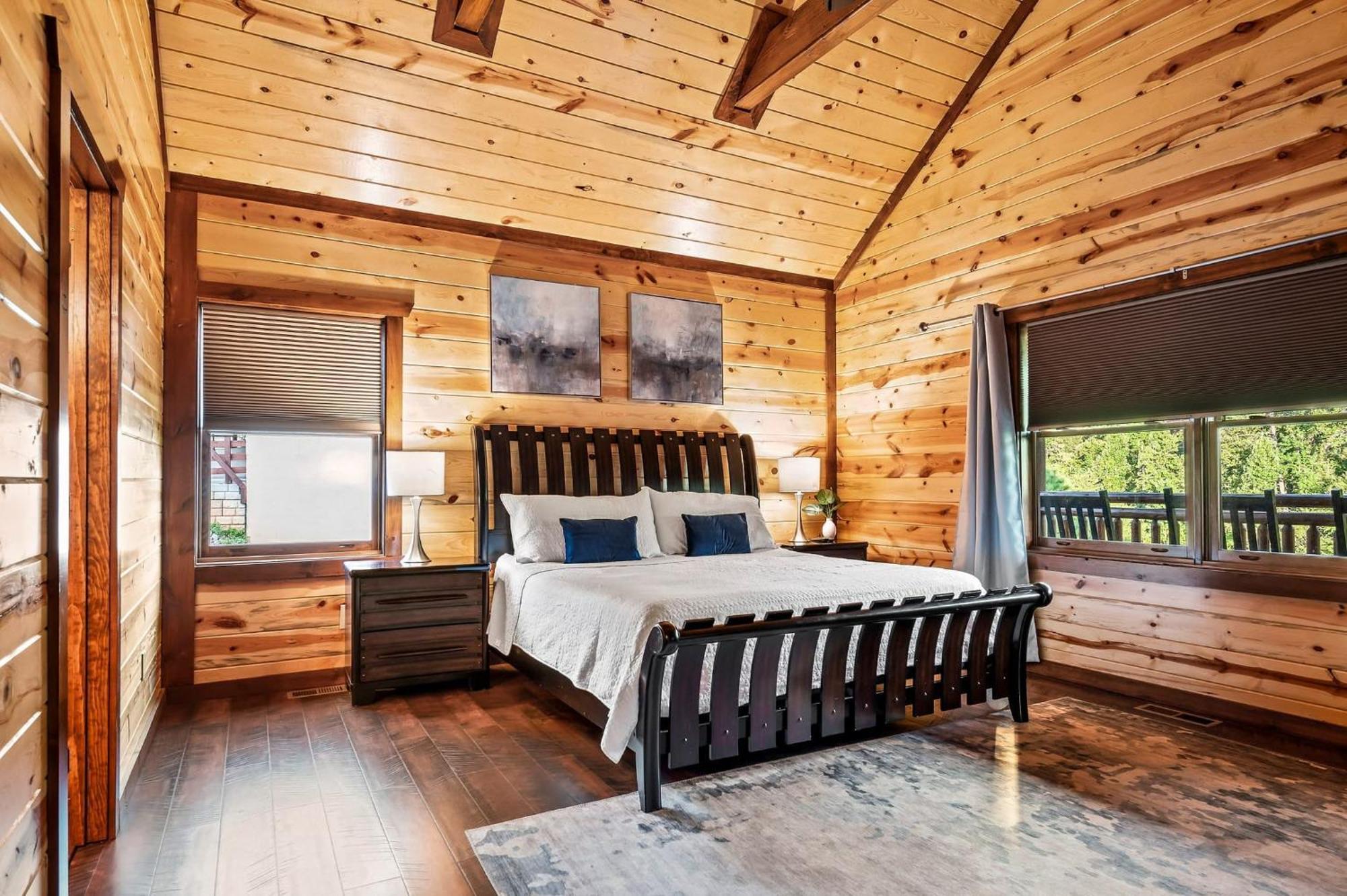 Smokey'S Paradise By Avantstay Sleeps 22 Pool 세비어빌 외부 사진