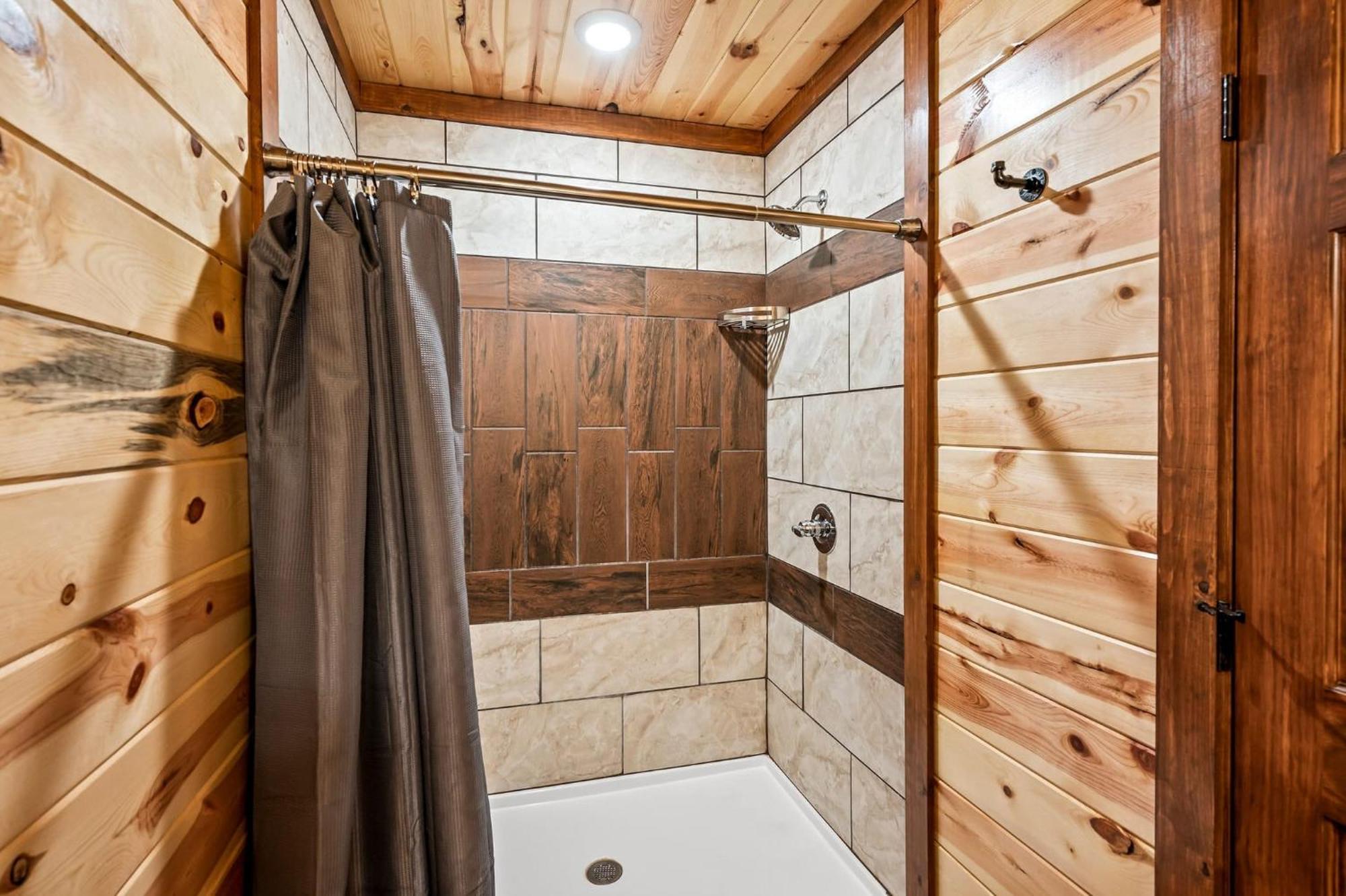 Smokey'S Paradise By Avantstay Sleeps 22 Pool 세비어빌 외부 사진
