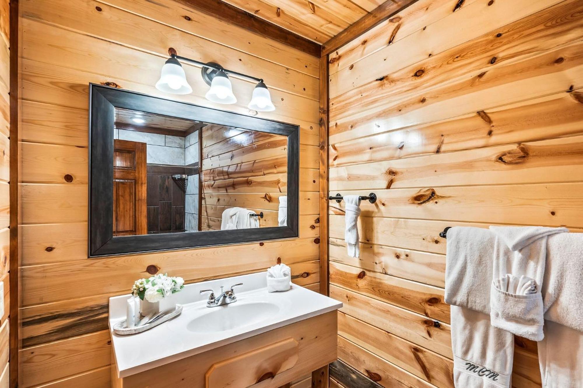 Smokey'S Paradise By Avantstay Sleeps 22 Pool 세비어빌 외부 사진